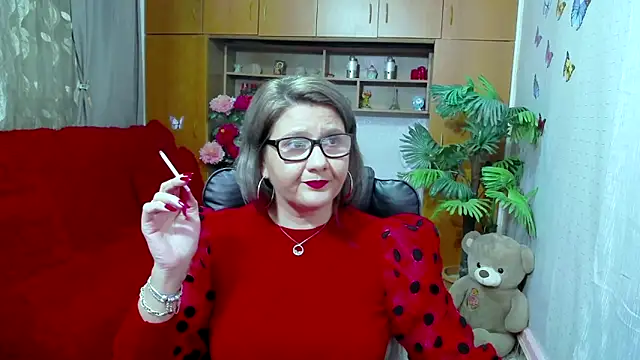 LucilleFenlys online show from December 8, 7:43 pm