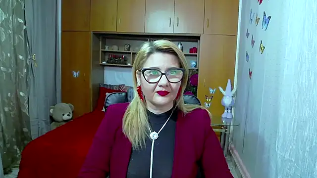 LucilleFenlys online show from January 31, 8:43 pm