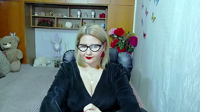 LucilleFenlys online show from September 16, 12:00 am