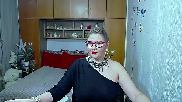 LucilleFenlys online show from March 30, 10:00 pm