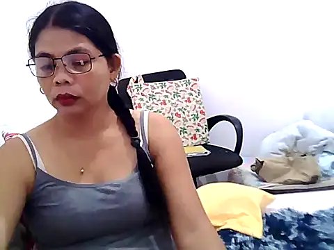 Snapshot of pinay_milfxx chatting on February 22, 11:57 pm pinay milfxx online show from February 22, 11:57 pm