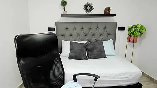 isabella florez online show from March 3, 6:12 pm