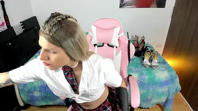 queenramoona-hot online show from November 2, 8:11 pm