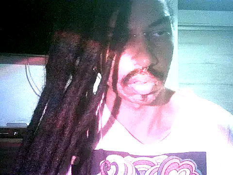 Snapshot of DarkSlim666 chatting on February 25, 3:38 am DarkSlim666 online show from February 25, 3:38 am