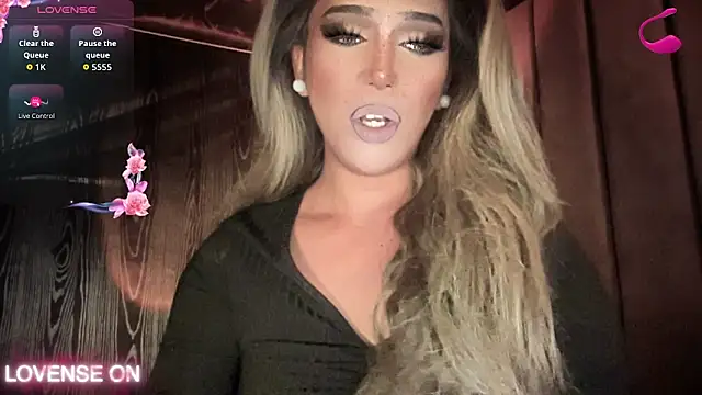 Snapshot of Lo_la_69 chatting on January 17, 5:01 am Lo la 69 online show from January 17, 5:01 am