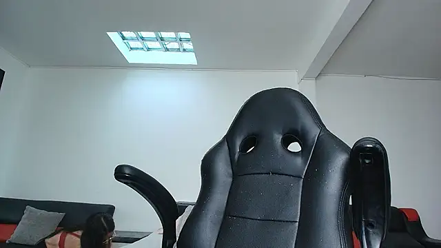 yesie hot online show from February 17, 1:18 pm