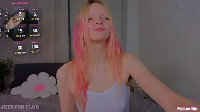 Snapshot of evangel1ne chatting on December 15, 5:13 am evangel1ne online show from December 15, 5:13 am