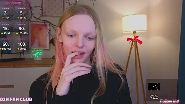 Snapshot of evangel1ne chatting on February 5, 9:36 am evangel1ne online show from February 5, 9:36 am