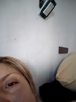 Snapshot of La_pauli_latina chatting on June 8, 2:01 am La pauli latina online show from June 8, 2:01 am