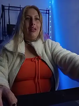 Snapshot of La_pauli_latina chatting on June 24, 3:05 am La pauli latina online show from June 24, 3:05 am