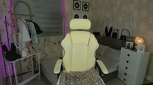 AlexandraMooree online show from March 20, 9:37 am