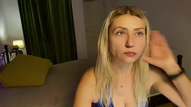 ZoeGrant online show from November 12, 8:41 pm