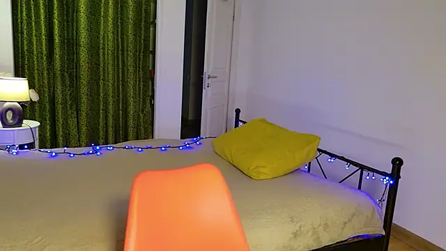 ZoeGrant online show from March 13, 6:25 pm