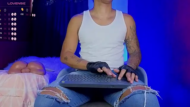 TomLover 12 online show from October 8, 12:25 pm