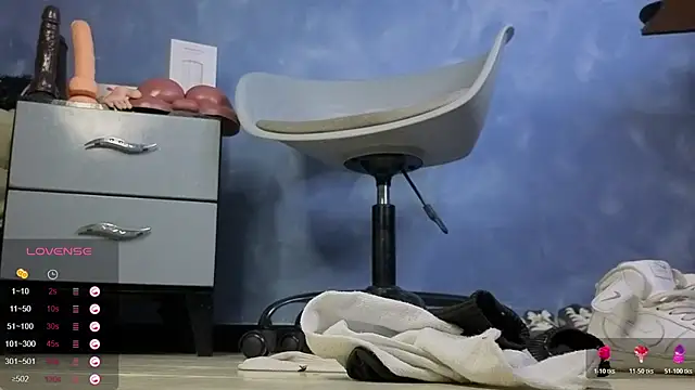 TomLover 12 online show from February 1, 10:30 pm