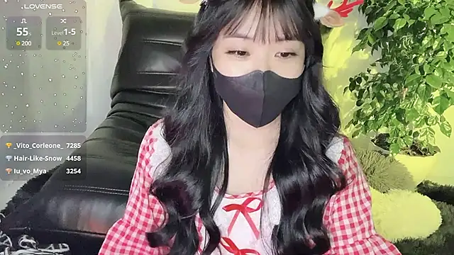 Snapshot of Mya_Lee chatting on December 24, 7:44 pm Mya Lee online show from December 24, 7:44 pm