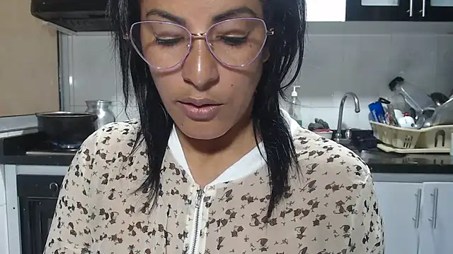 kateleyagrey online show from April 11, 6:34 pm