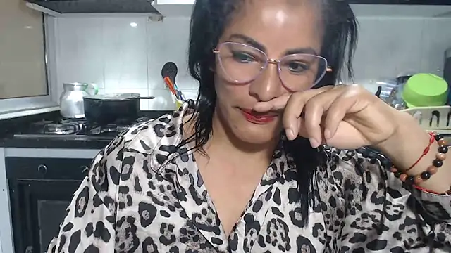 kateleyagrey online show from April 17, 6:33 pm