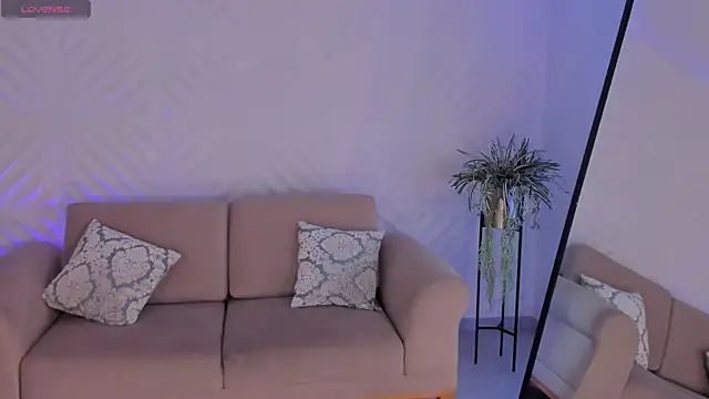 Snapshot of RoseFerrera chatting on November 4, 8:08 pm RoseFerrera online show from November 4, 8:08 pm