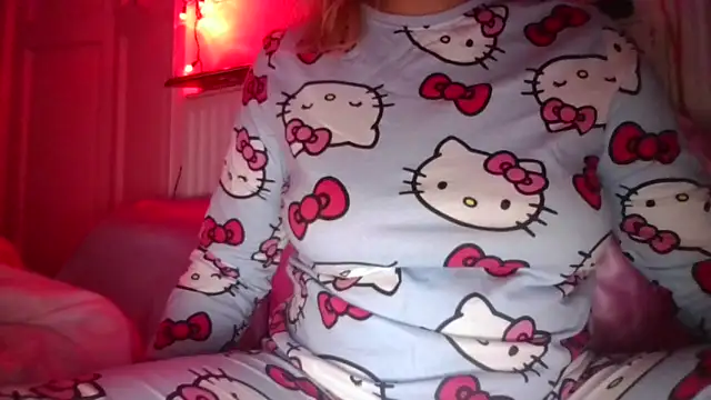 RealLittleRedRidingHood online show from March 12, 6:44 pm