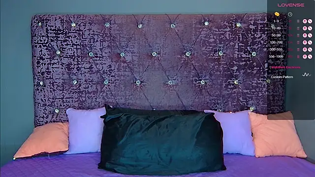 Snapshot of NoraBigAss chatting on November 7, 2:11 am NoraBigAss online show from November 7, 2:11 am