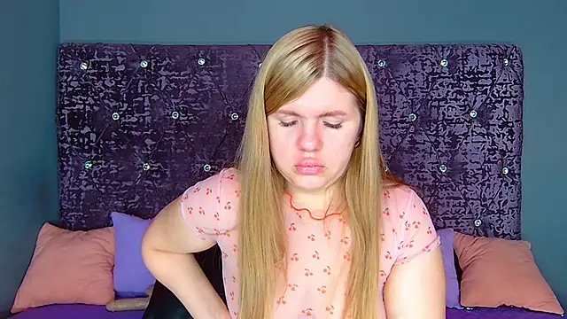 Snapshot of NoraBigAss chatting on November 10, 1:04 am NoraBigAss online show from November 10, 1:04 am