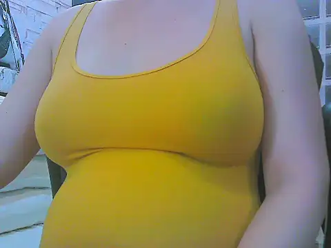 Snapshot of keepmepregnantT chatting on June 15, 10:28 am keepmepregnantT online show from June 15, 10:28 am