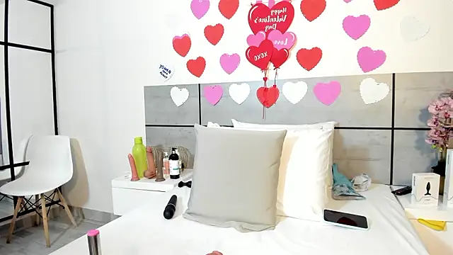 Snapshot of EmmaSmith2 chatting on February 14, 2:19 am EmmaSmith2 online show from February 14, 2:19 am