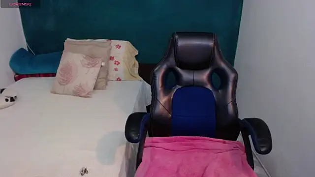 scaelettdubois online show from April 6, 12:52 am