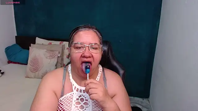scaelettdubois online show from May 23, 12:16 am