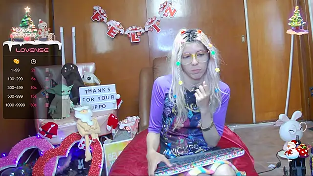 Skinygirl online show from December 19, 11:57 pm