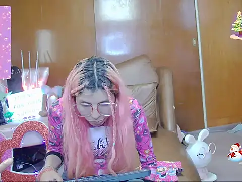 Snapshot of Skinygirl chatting on October 12, 1:59 am Skinygirl online show from October 12, 1:59 am