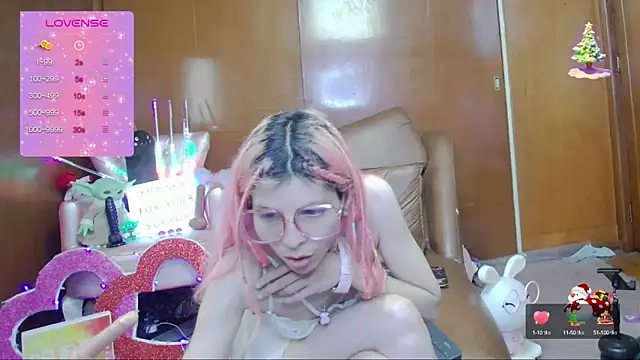 Snapshot of Skinygirl chatting on October 17, 1:09 am Skinygirl online show from October 17, 1:09 am