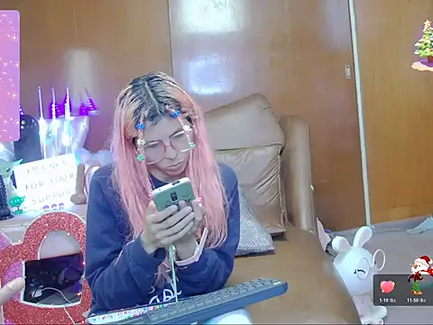 Snapshot of Skinygirl chatting on October 19, 2:01 am Skinygirl online show from October 19, 2:01 am