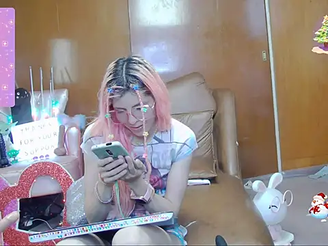 Snapshot of Skinygirl chatting on October 21, 1:06 am Skinygirl online show from October 21, 1:06 am