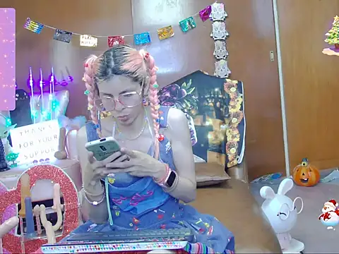 Snapshot of Skinygirl chatting on October 28, 11:07 pm Skinygirl online show from October 28, 11:07 pm