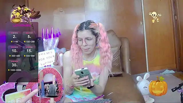 Snapshot of Skinygirl chatting on November 2, 7:05 pm Skinygirl online show from November 2, 7:05 pm