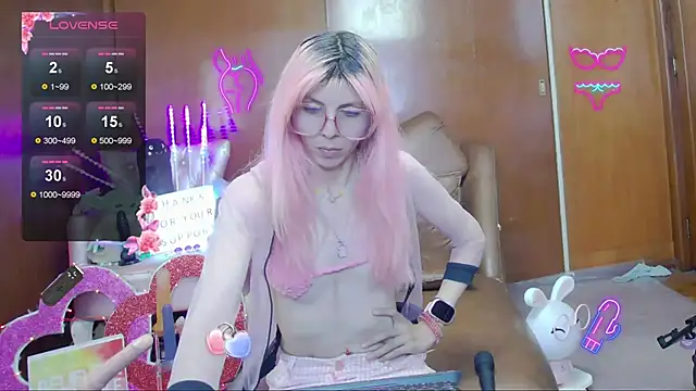 Snapshot of Skinygirl chatting on November 6, 9:48 pm Skinygirl online show from November 6, 9:48 pm