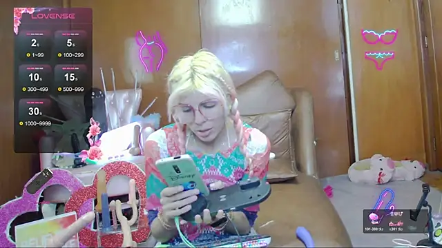 Snapshot of Skinygirl chatting on November 20, 12:22 am Skinygirl online show from November 20, 12:22 am