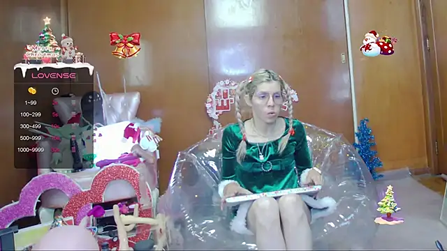 Snapshot of Skinygirl chatting on December 13, 10:48 pm Skinygirl online show from December 13, 10:48 pm