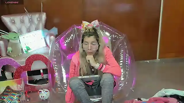 Skinygirl online show from March 6, 12:18 am