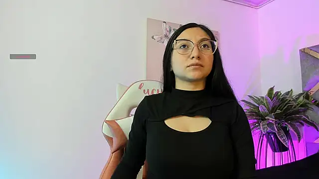 lucy neil online show from November 13, 2:32 am