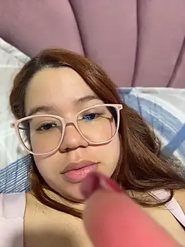Snapshot of Lucyklein2022 chatting on April 26, 2:37 pm Lucyklein2022 online show from April 26, 2:37 pm