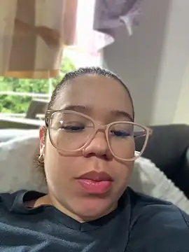 Snapshot of Lucyklein2022 chatting on May 29, 3:54 pm Lucyklein2022 online show from May 29, 3:54 pm