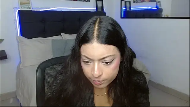 vaness weet online show from November 29, 8:12 pm