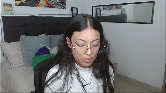 vaness weet online show from December 4, 9:12 pm