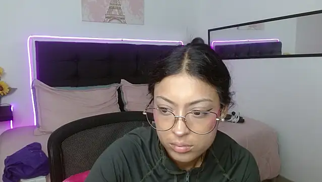 vaness weet online show from February 18, 6:37 pm