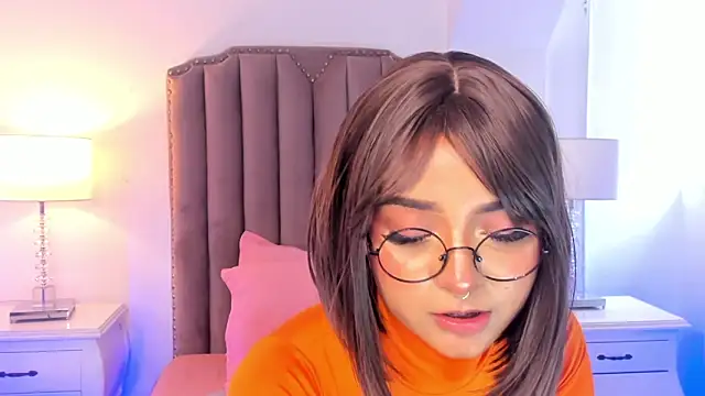 Emma Torres   online show from December 17, 3:17 pm