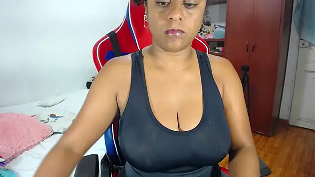 BellaKarla online show from January 9, 2:20 pm