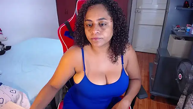 Snapshot of BellaKarla chatting on March 8, 12:30 am BellaKarla online show from March 8, 12:30 am